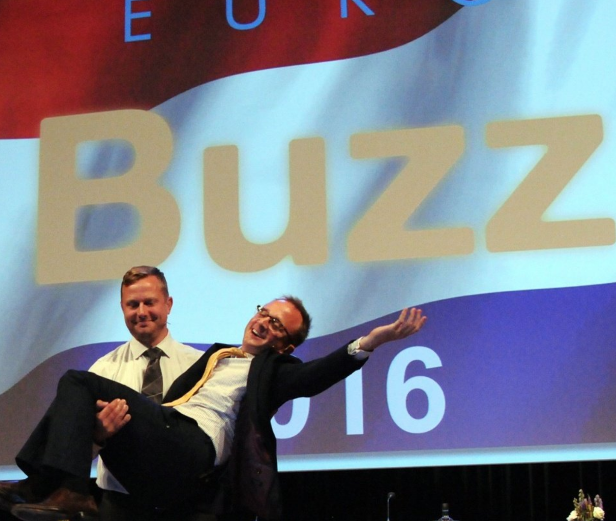 Jeff e Ed apresentaram o seu resumo das sessões no palco EuroBuzz 2016  