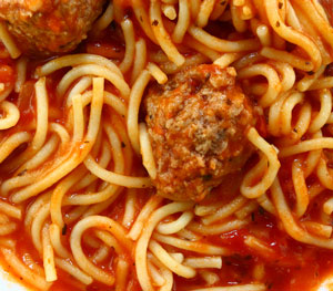 Os agregados são aglomerados emaranhados que contêm diferentes proteínas. Acumulam-se dentro dos neurónios das pessoas com doença de Huntington. Mas não é claro se são prejudiciais, protetores ou um pouco de ambos.