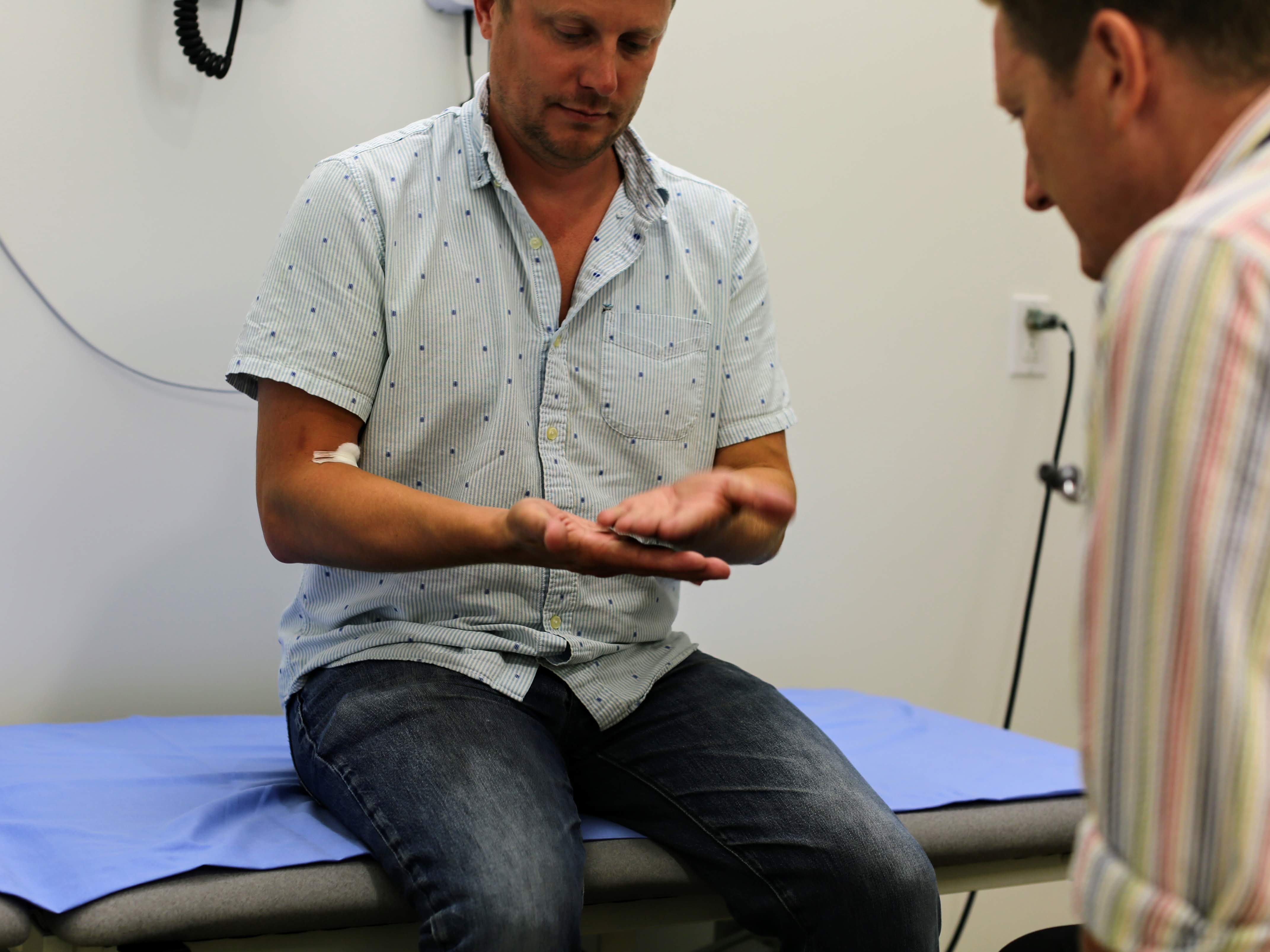 Um exame motor ajuda os médicos a compreenderem exactamente como é que um participante se move e se isto se altera