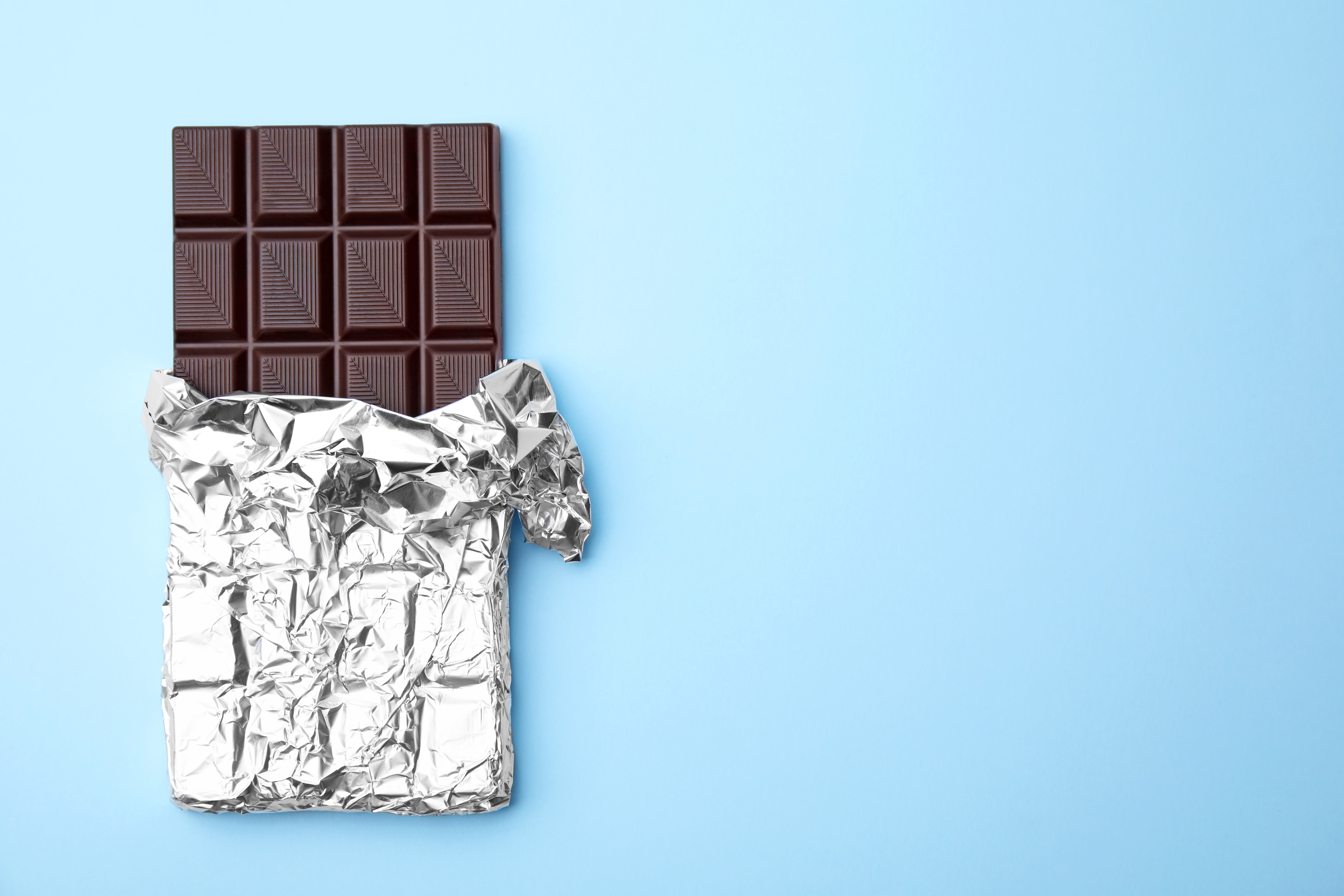 Uma qualidade de vida reduzida nas pessoas com doença de Huntington pode estar relacionada com a dificuldade em exprimir os seus sentimentos habituais - por exemplo, se o seu amigo chocólatra não abrir um sorriso ao receber uma tablete de chocolate grátis.