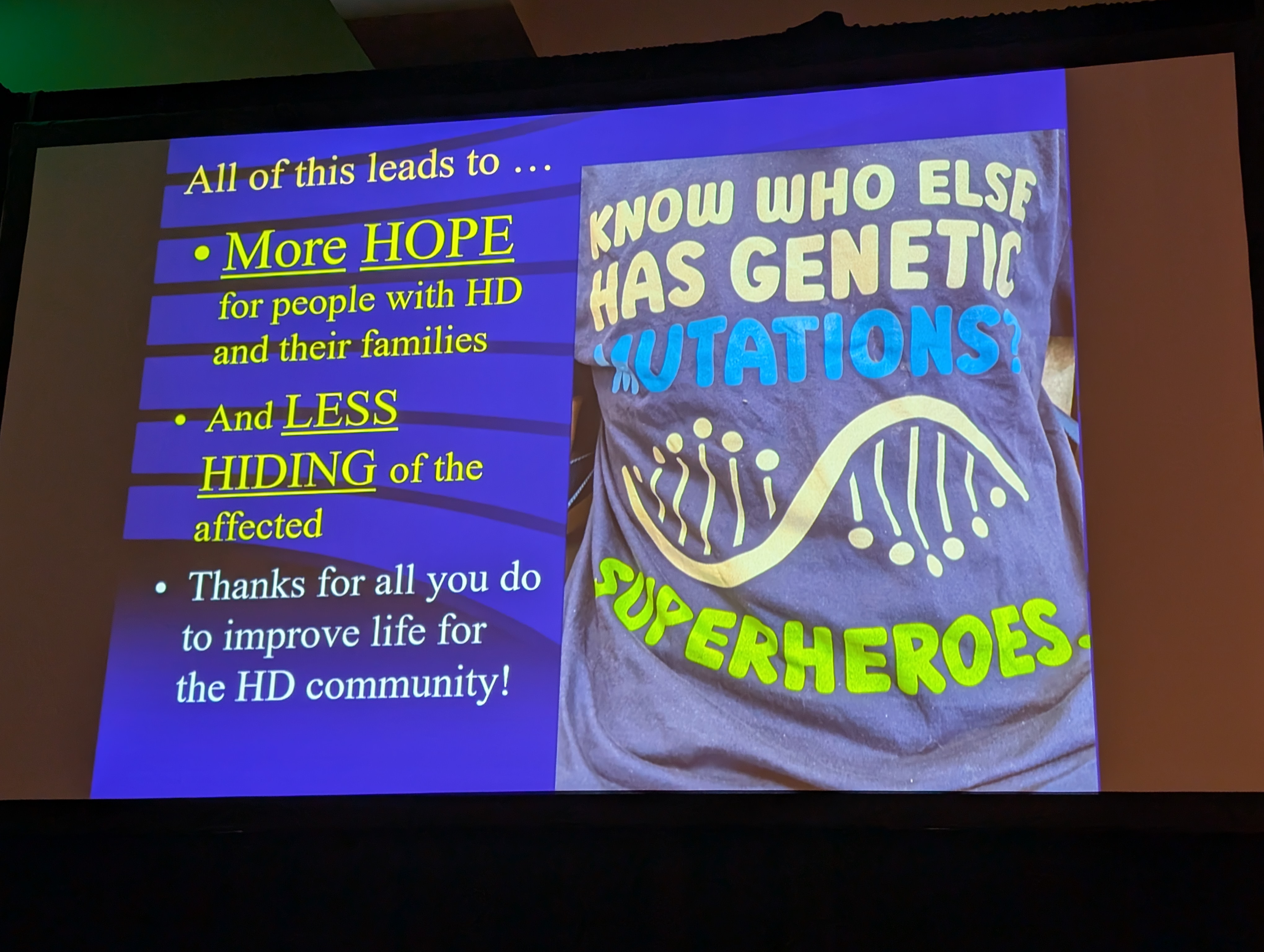 Ao longo dos anos, o Dr. Burton Scott tem visto na sua clínica algumas t-shirts fantásticas de pessoas que vivem com a doença de Huntington. Ele partilhou uma das suas favoritas que diz: “Sabem quem mais tem mutações genéticas? SUPER-HERÓIS”.